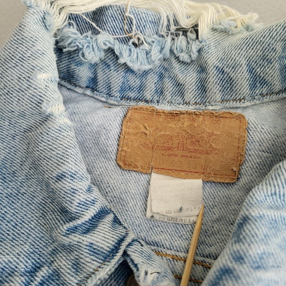 VTG Levi's Denim Blue Jean Trucker Jacket Made In USA Distressed Thrashed - Picture 9 of 13